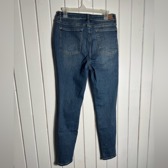 Judy Blue Classic Denim Skinny Jeans - Picture 2 of 2